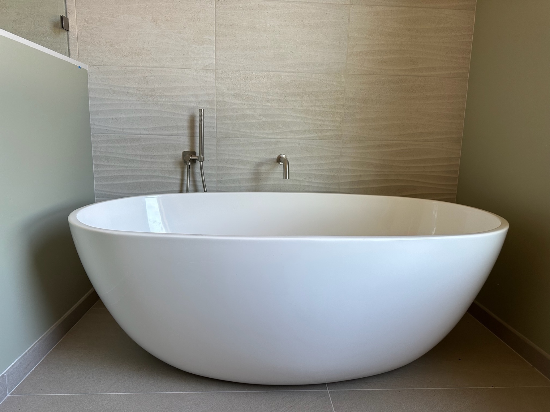 Freestanding soaking tub with wall-mount fixture install